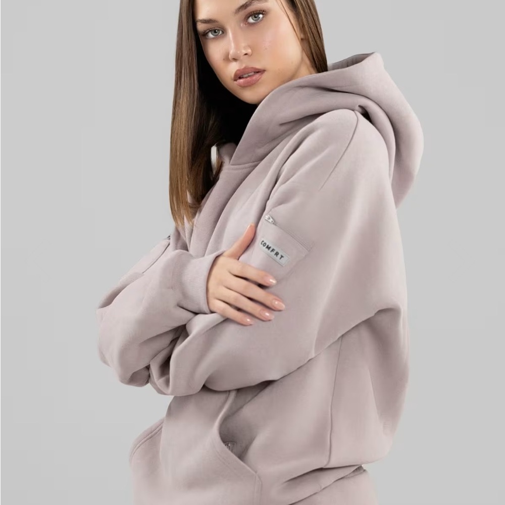 Comfrt Travel Essentials SET
Hoodie and Sweatpants